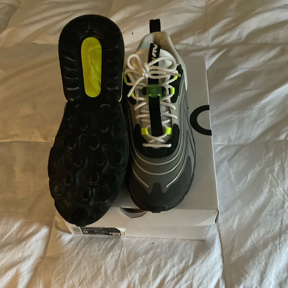 Nike - Picture 4 of 4